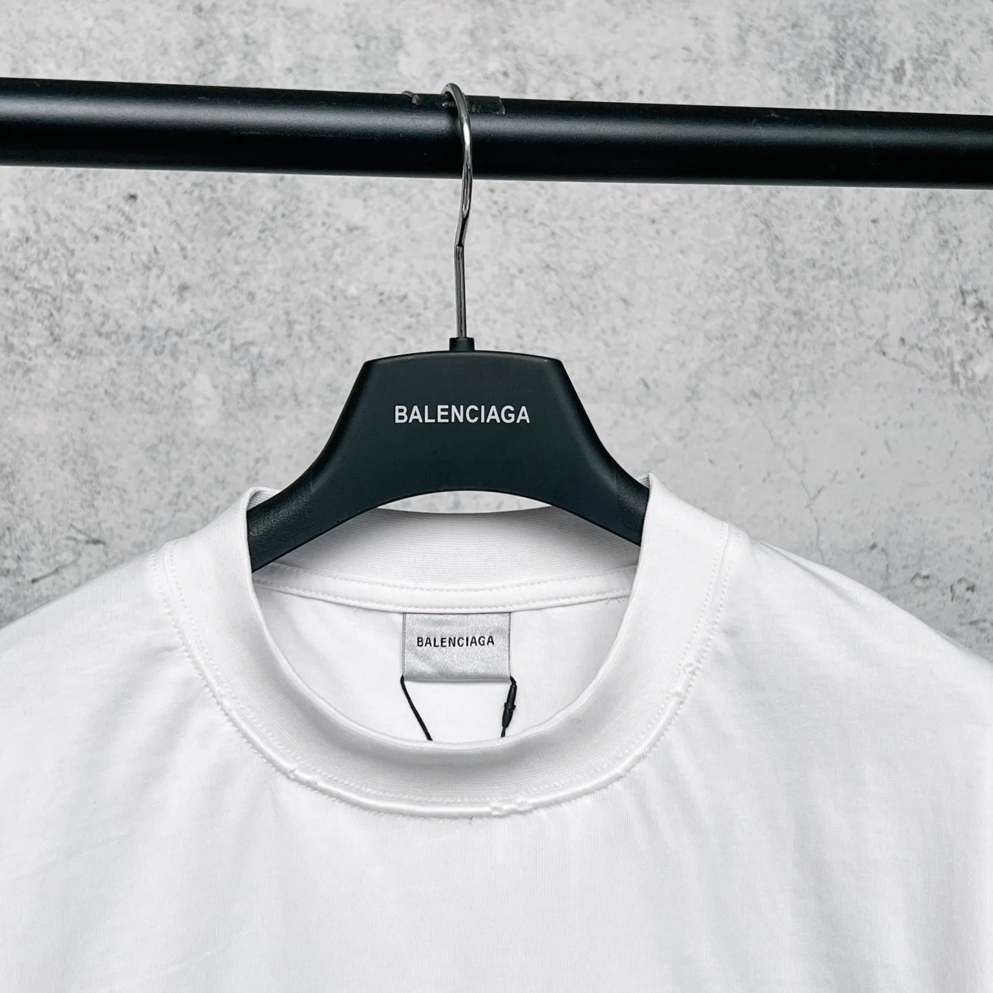 【 . Quality】BALENCI*GA/ .SS 26 New Arrival salon de couture T 。 . Authentic ， 。 ZP 。 260 ， . ， ，。 。 。 ， 。 OS . Same Style ：BL 263765 ：Black，White Size：XS S M L